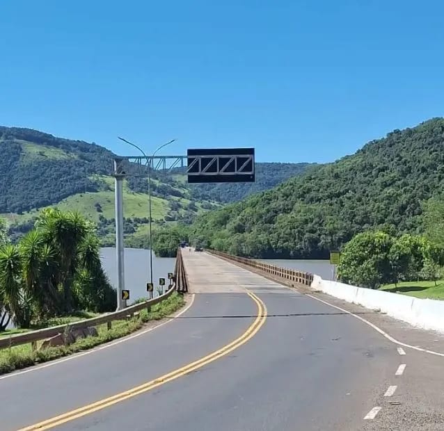 Ponte sobre o rio Uruguai tem trânsito restrito após suspeita de fissura em pilar