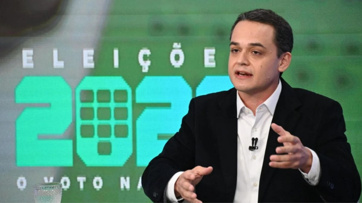 TRE-ES manda Pazolini retirar bandeira de carro e fixa multa de até R$ 50 mil