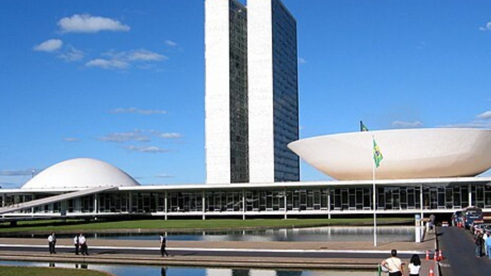 Congresso reduz calendário e prioriza pautas leves antes das eleições