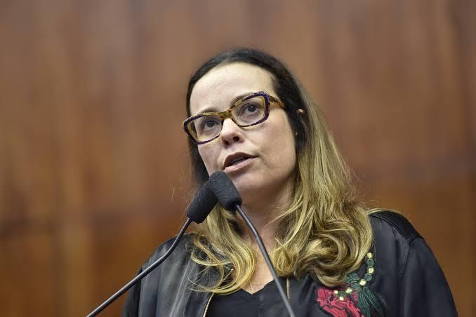 Juliana Brizola promete investir R$ 1 bilhão na saúde para reduzir filas no RS