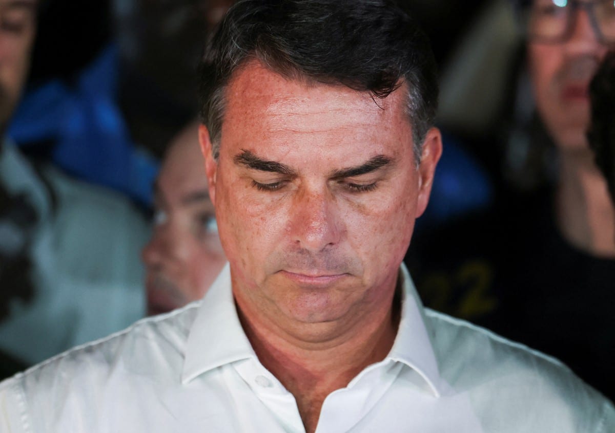 Coligação de Lula diz que vontade do Brasil será respeitada, após carta golpista de Flávio Bolsonaro