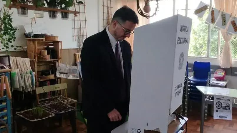 Votação começa sem troca de urnas na 42ª Zona Eleitoral