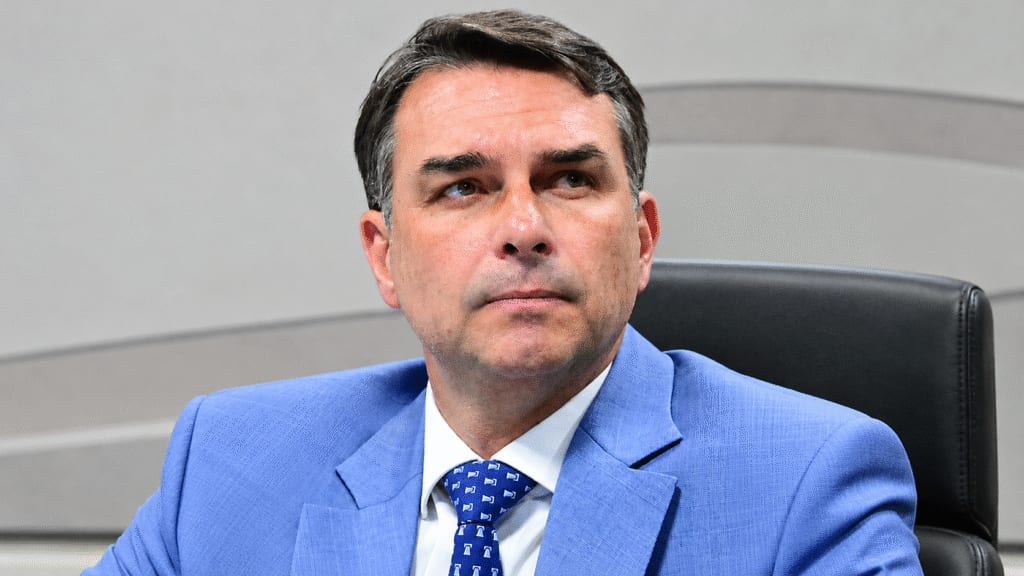 ESTADOS UNIDOS CONCEDERÃO VISTOS A FLÁVIO BOLSONARO E À FAMÍLIA