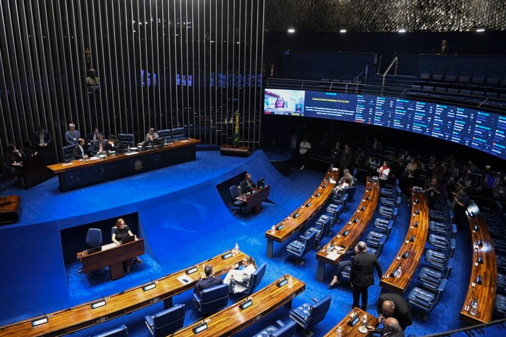 Estratégias de Lula e Flávio se concentram na escala 6×1 para o 2º turno