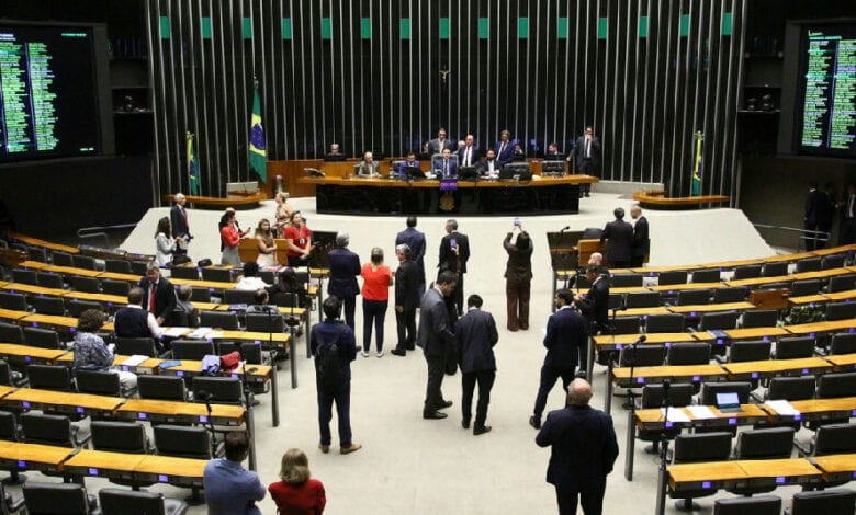Câmara eleva limite de faturamento do MEI para R$ 140 mil e perdoa dívidas tributárias