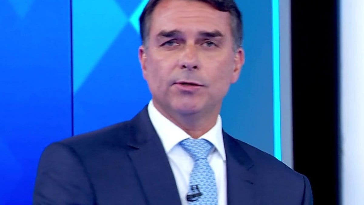 Flávio diz que Lula prometeu picanha e entregou abóbora: “agora parcela o que tem dentro da geladeira”