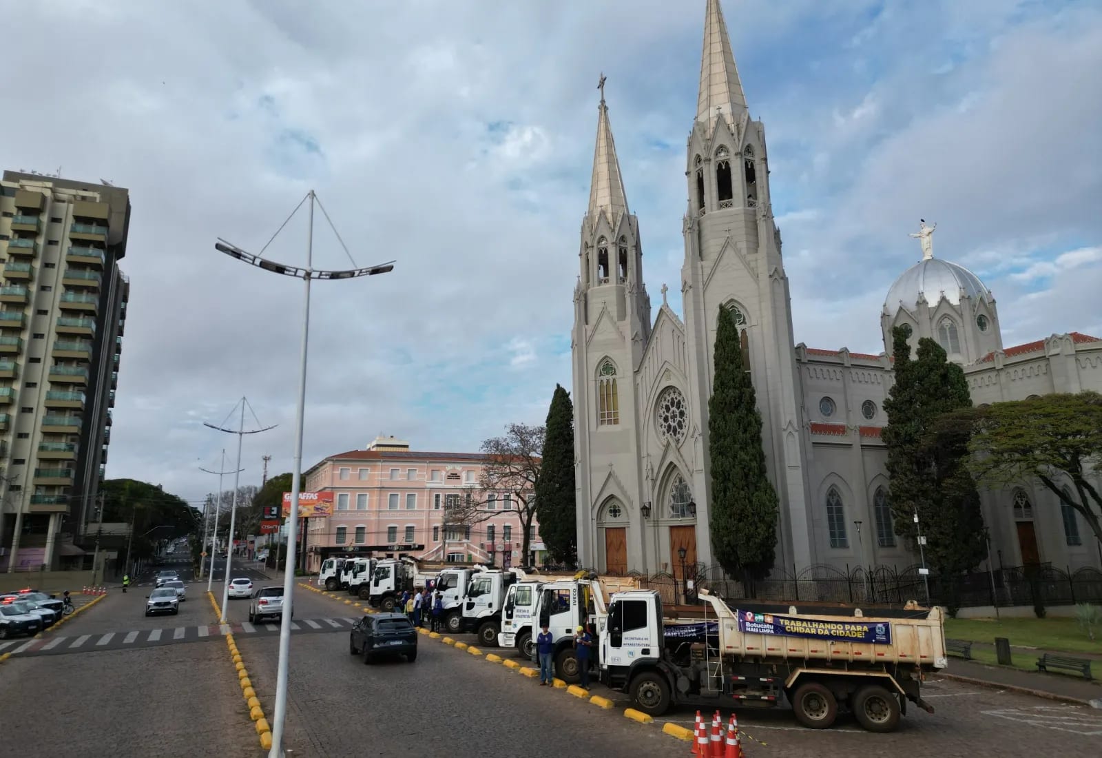 Botucatu recolhe mais de 120 caminhões de entulho em mutirão