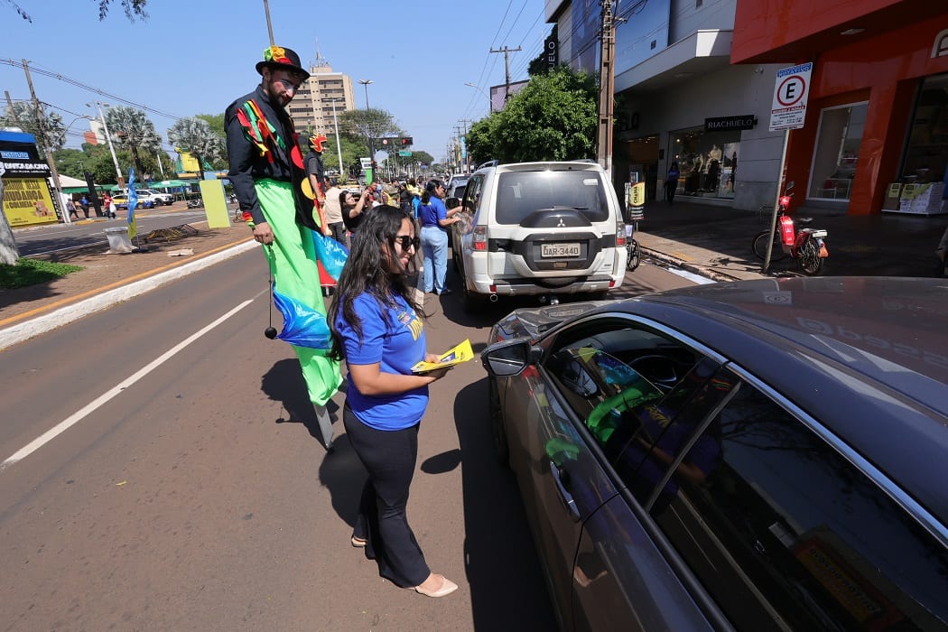Agetran ocupa vagas com cadeiras de rodas em Dourados para reivindicar respeito a idosos e PCD