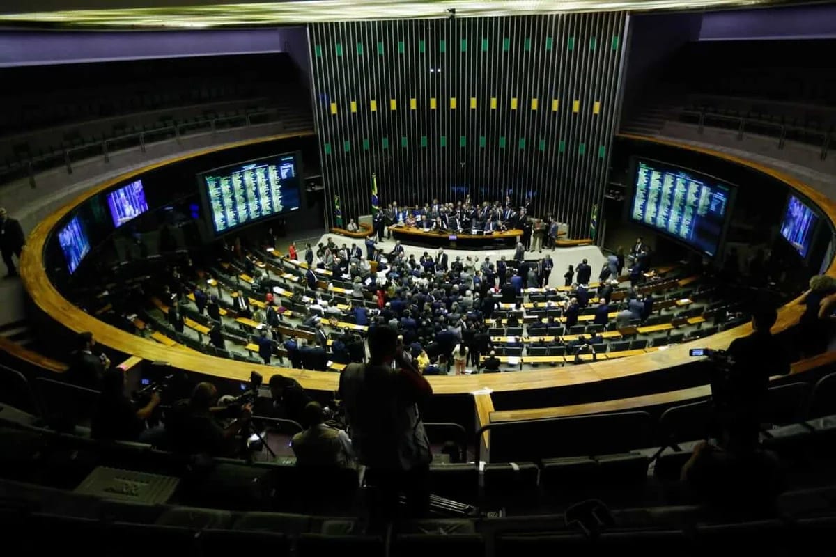 438 dos 513 deputados registraram candidatura à reeleição em 2026