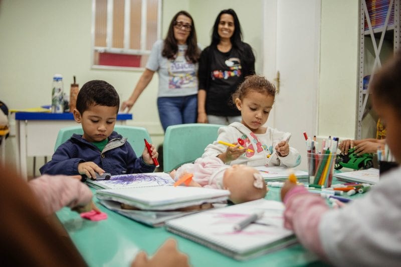 Maricá oferece creche noturna para apoiar pais que trabalham ou estudam à