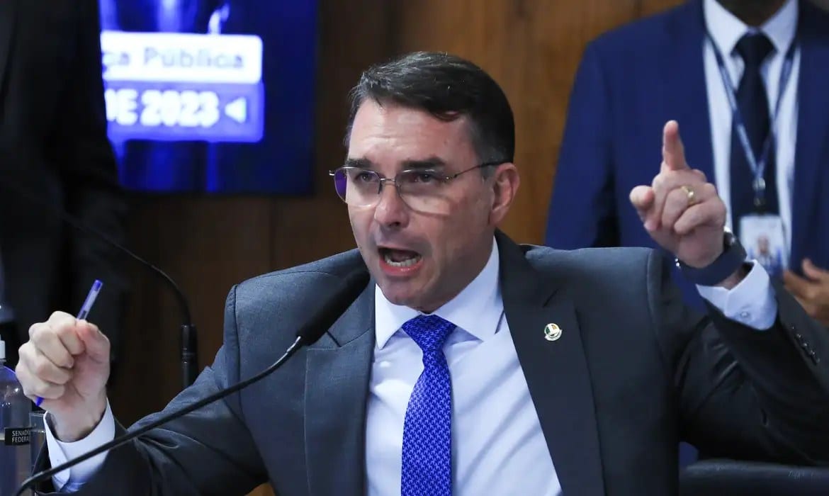 Depois de Lula aceitar, Flávio recua e diz que vai ao debate da Band
