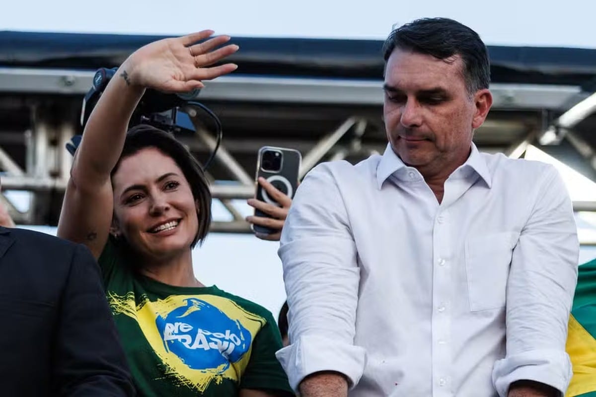Michelle diz que Jair Bolsonaro não busca culpados após derrota de Flávio