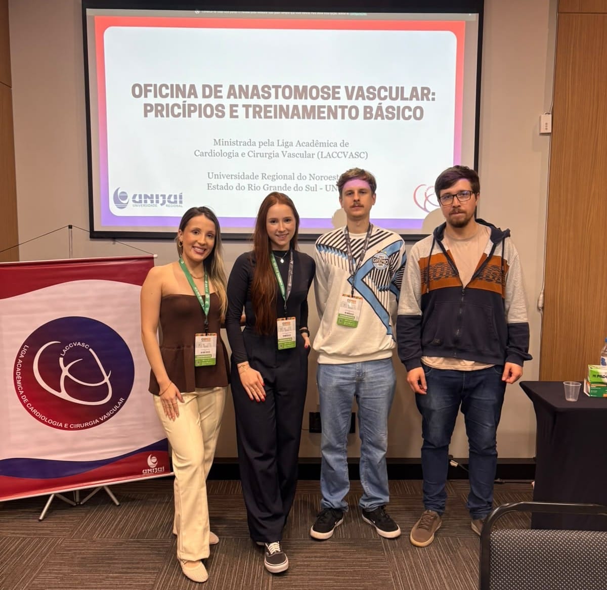 Estudantes de Medicina da Unijuí se destacam no Congresso Gaúcho com oficina sobre anastomose vascular