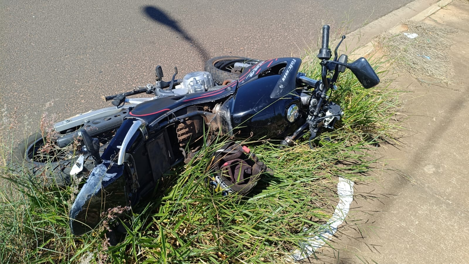 Dois jovens ficam gravemente feridos em acidente de moto entre Araraquara e Américo Brasiliense