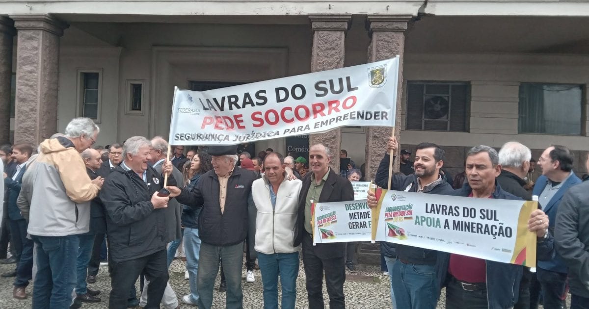 Ato em Porto Alegre pede reversão da anulação da licença do Fosfato Três Estradas