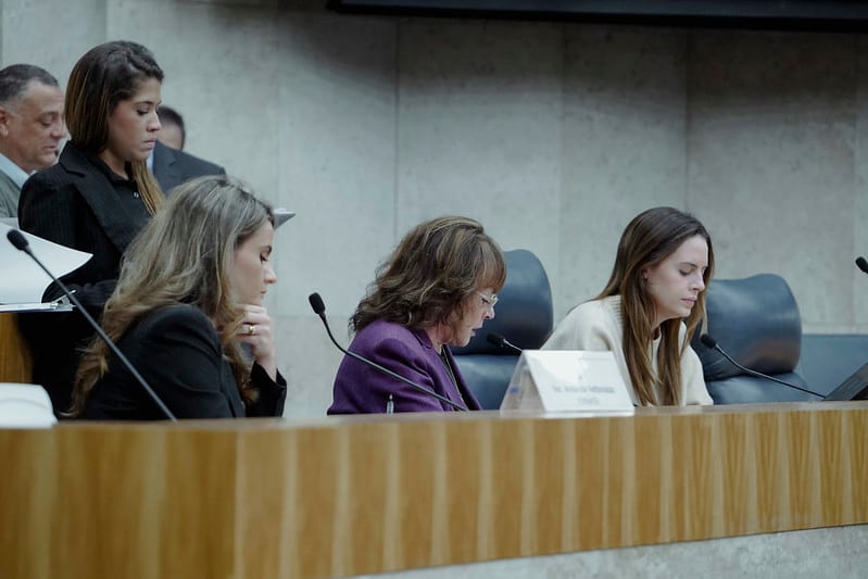 Comissão da Câmara aprova 20 itens; escolas poderão abrir fins de semana