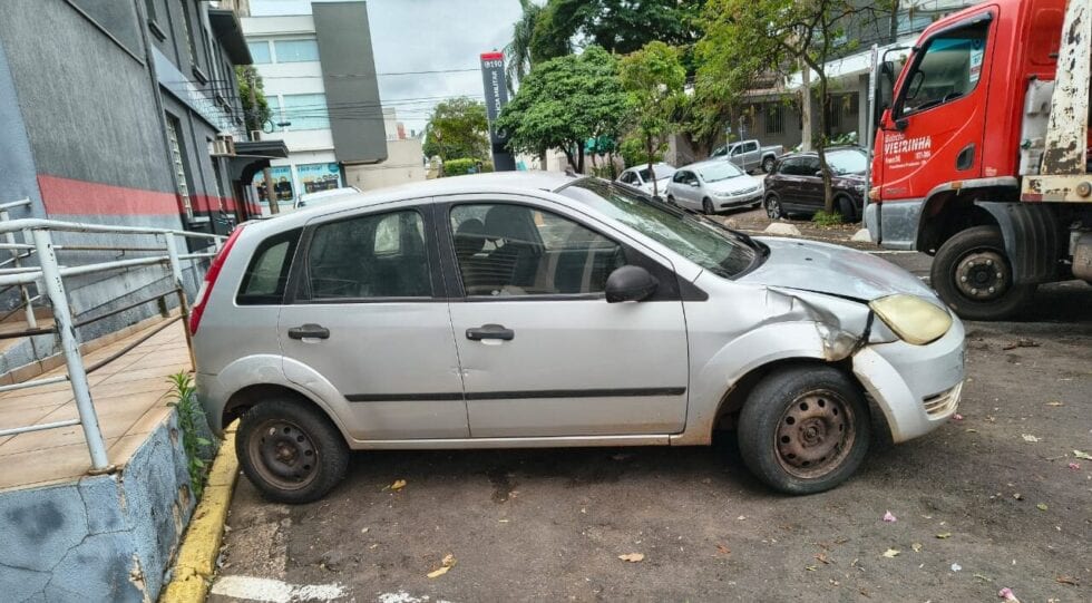Homem é detido após ser encontrado dirigindo carro furtado em Presidente Prudente