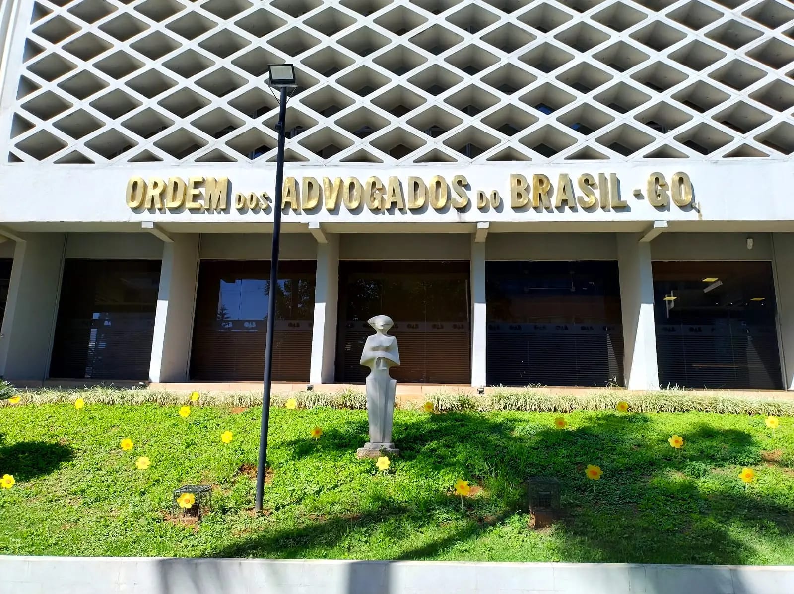 Taxa judiciária pode subir até 40% em Goiás: OAB-GO repudia projeto do TJGO e aciona o CNJ