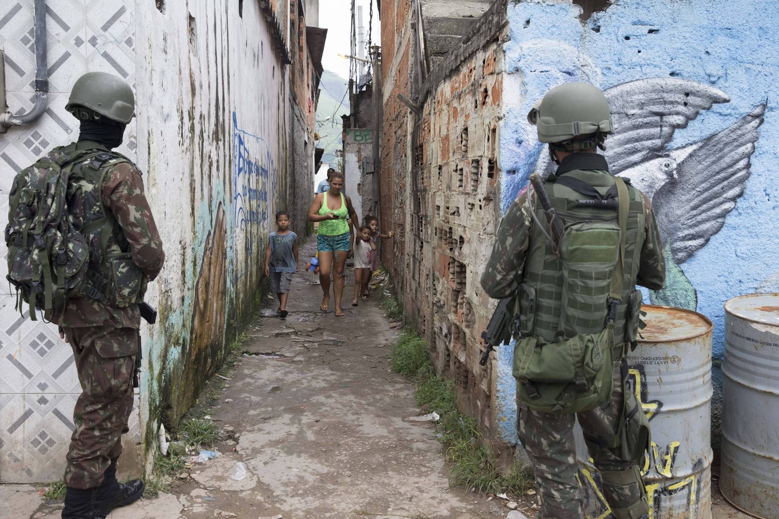 Rio tenta pôr fim a intervenções e influência federal na eleição