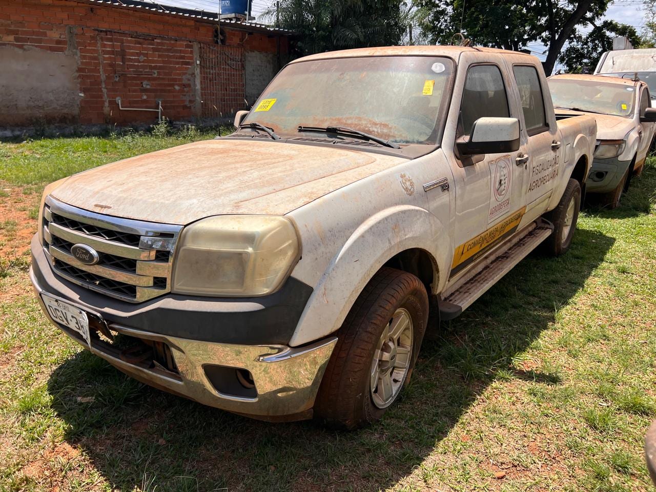 Governo de Goiás leiloa 143 veículos e equipamentos