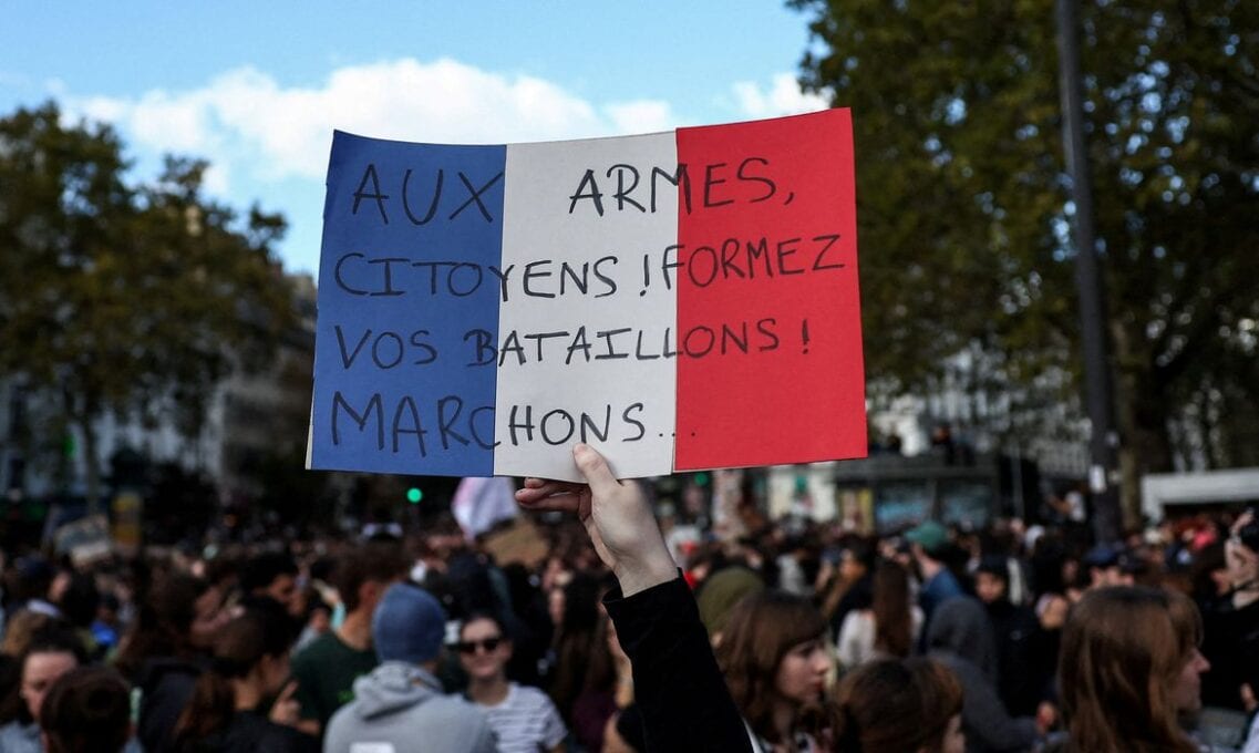 Protestos na França ocorrem com forte presença policial e tensão nas ruas