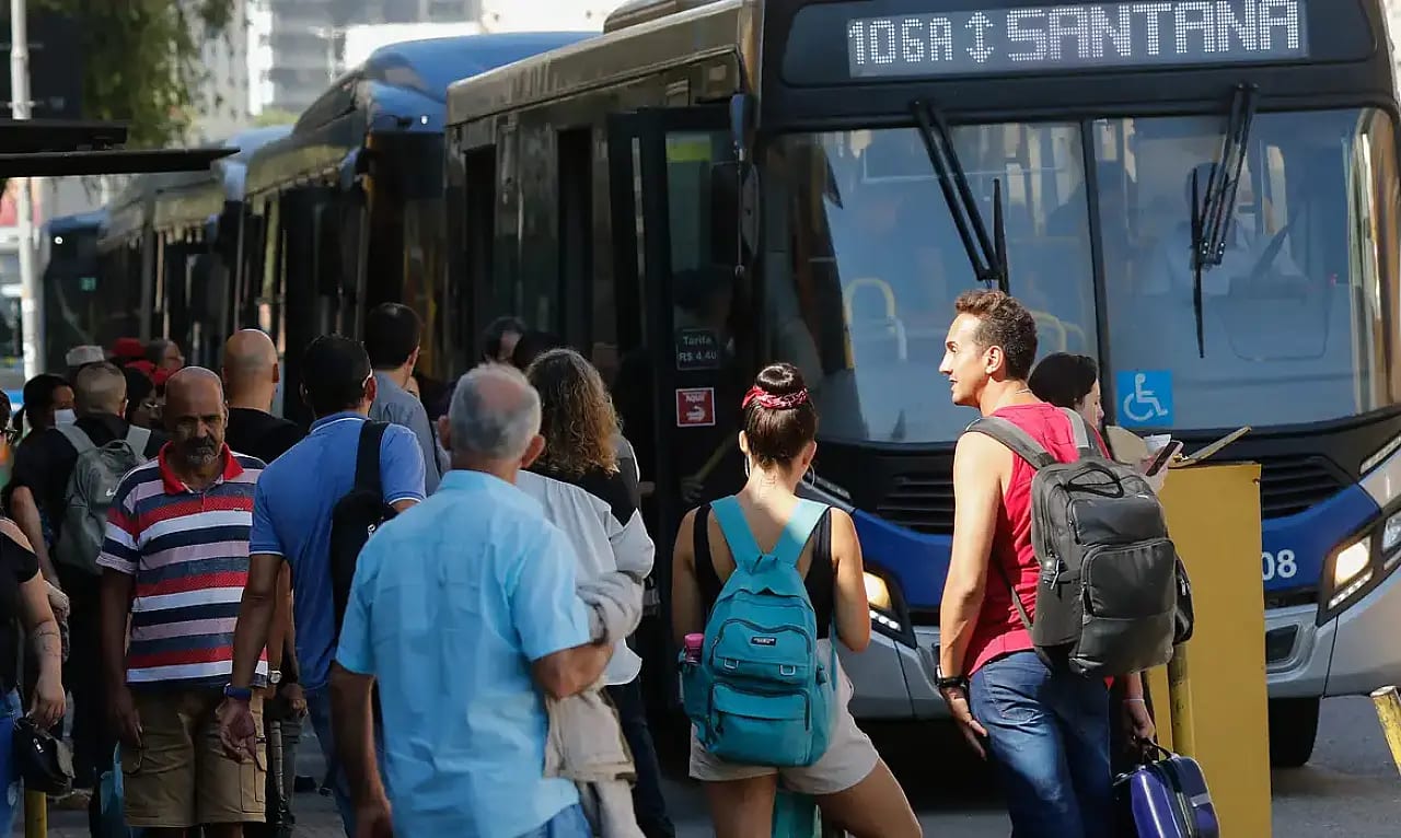 Lula pede prorrogação de votação em cidades com falhas no transporte