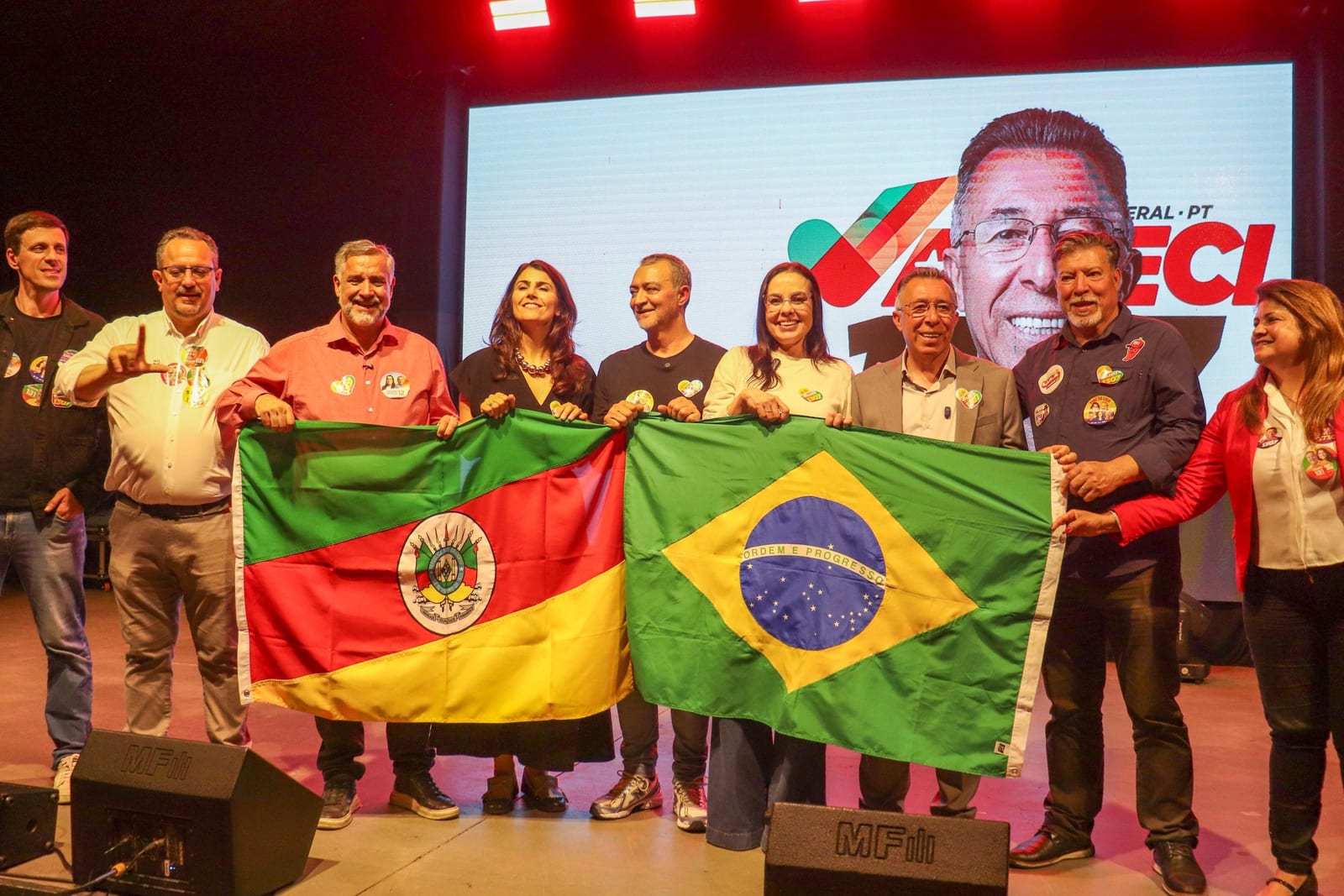 Valdeci lança campanha a deputado federal e reúne mais de 700 pessoas