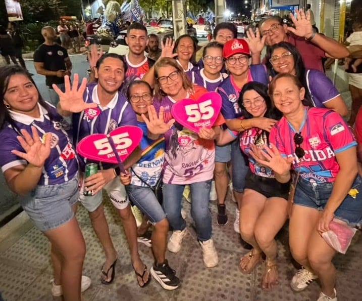 Time de Zeca ocupa ruas de Arcoverde em ato pró-Lula