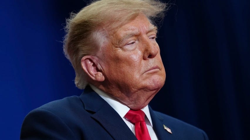 Trump mantém afirmação sobre não envolvimento após Flávio se declarar presidente legítimo