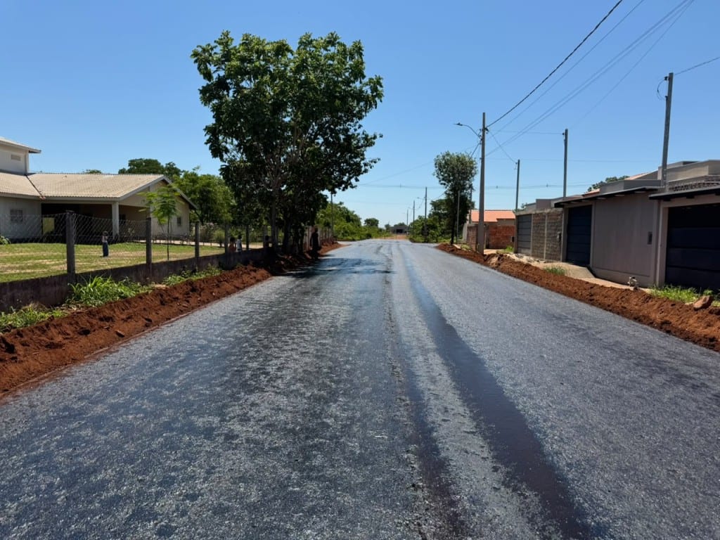 Barra do Garças inicia imprimação na rua de acesso à escola Federico Toscani