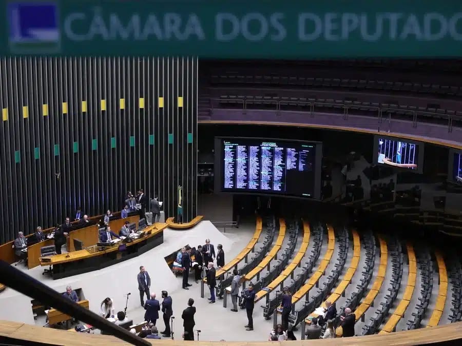 Câmara aprova autonomia para escolas definirem férias durante Copa do Mundo Feminina