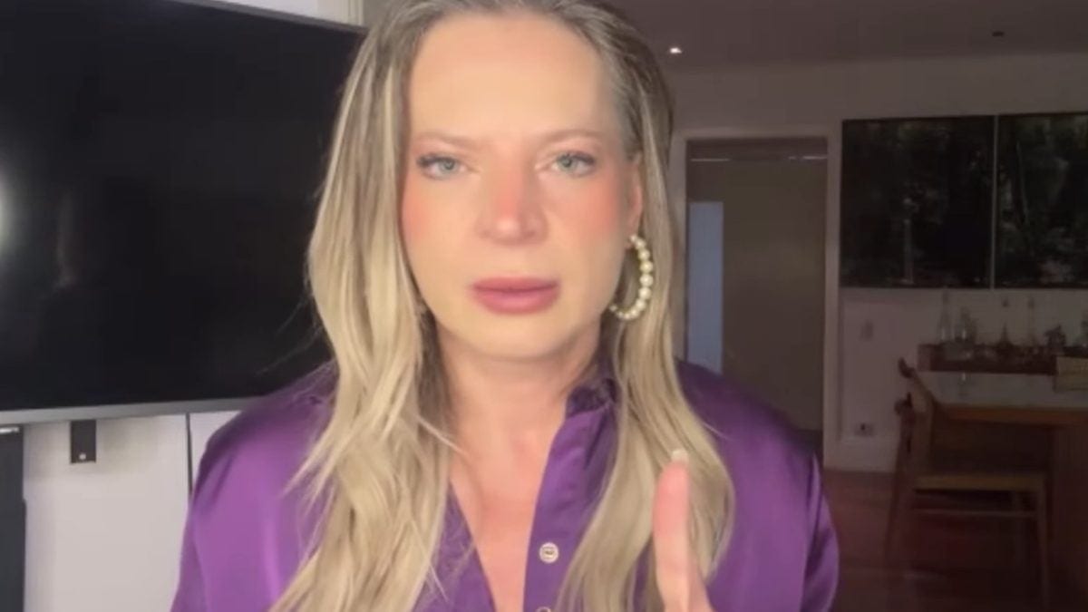 "Flávio é o pior dos Bolsonaros", diz Joice na live do Janones