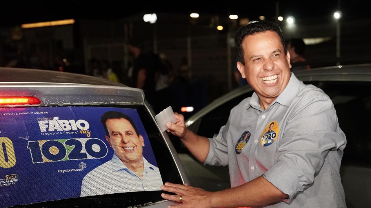 Fábio Vaz inaugura dois comitês e faz adesivaços em Araguaína