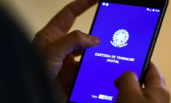 Desemprego cai a 5,3% no trimestre encerrado em julho