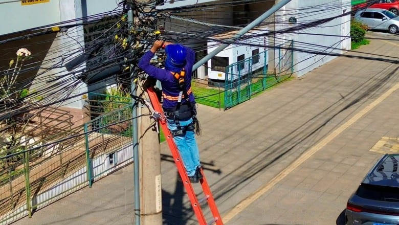 Operação Cidade Segura remove mais de 200 toneladas de fios irregulares em Goiânia