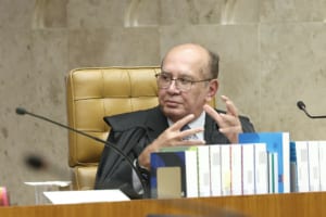 Gilmar limita cobrança de contribuição a juízes que aderiram a sindicato