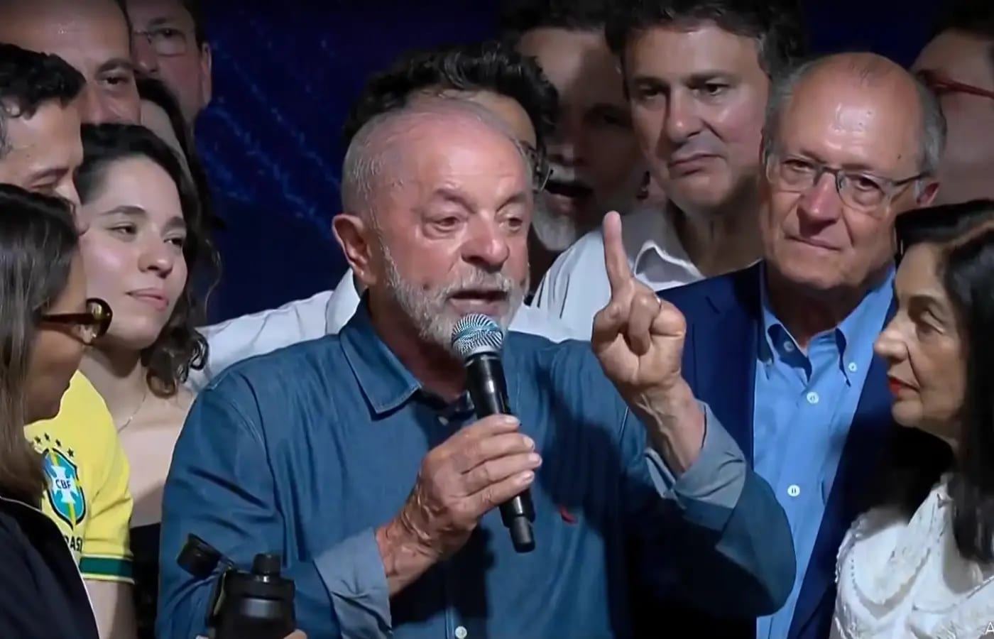 Após reeleição, Lula promete governar para todos e regulamentar plataformas digitais