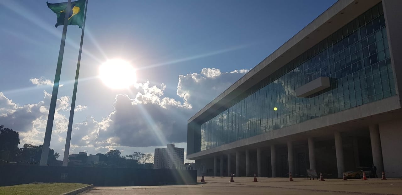 Candidatos ao governo do Paraná fazem carreatas, entrevistas e reuniões nesta sexta (25)