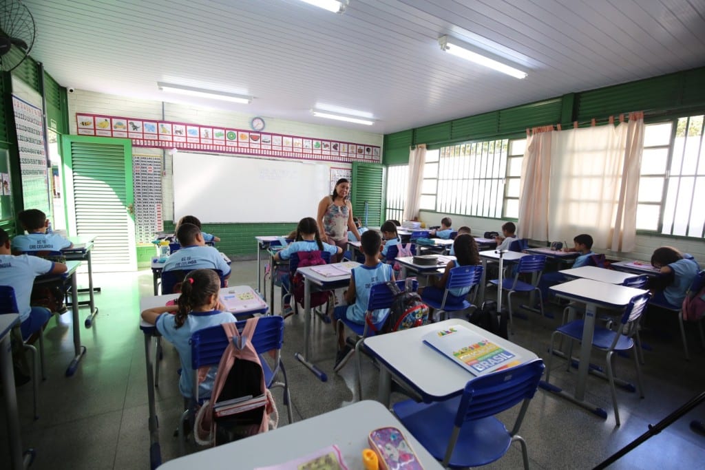 MEC lança Prilei: bolsas integrais de licenciatura para quem não tem curso superior