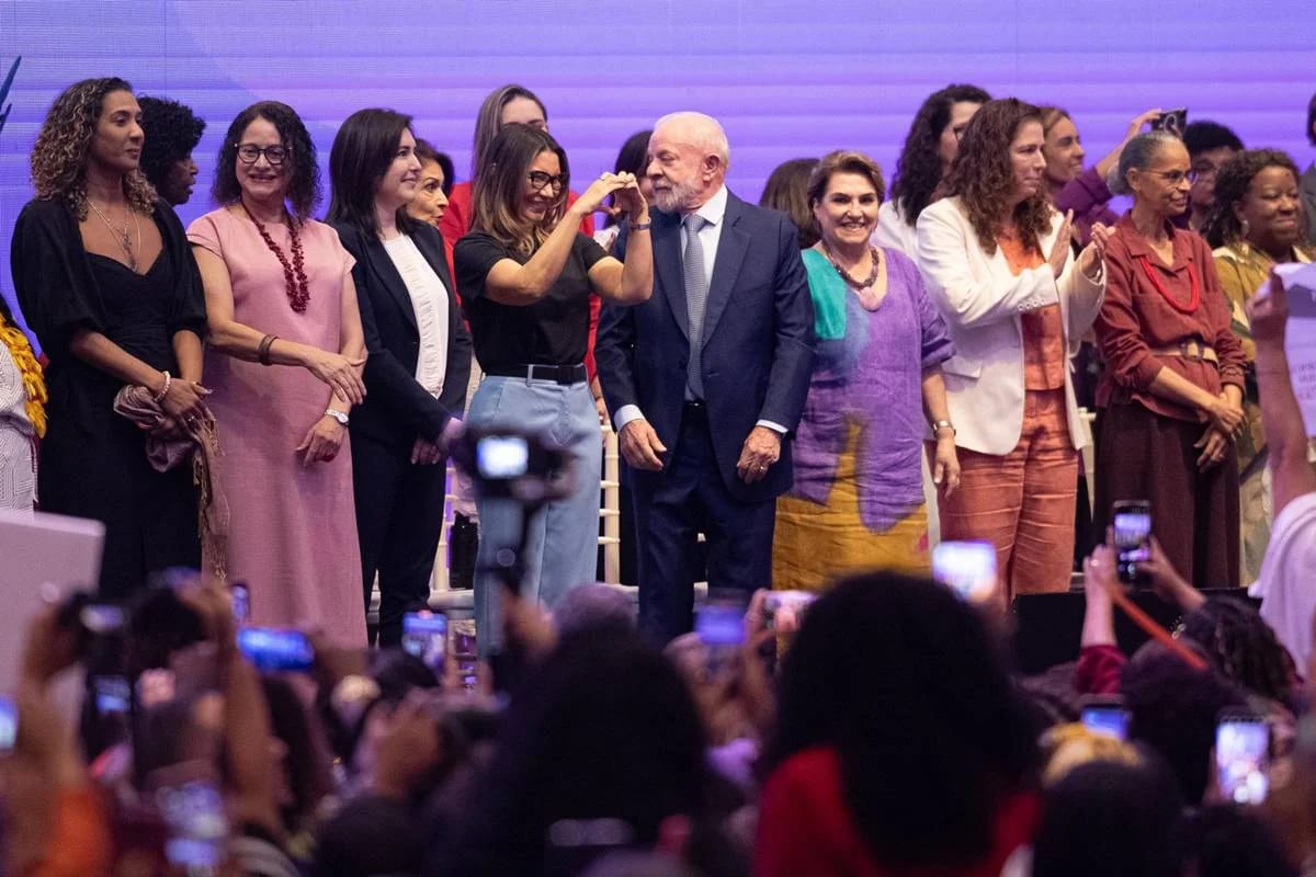 Campanha de Lula planeja encontro com 5 mil mulheres em BH