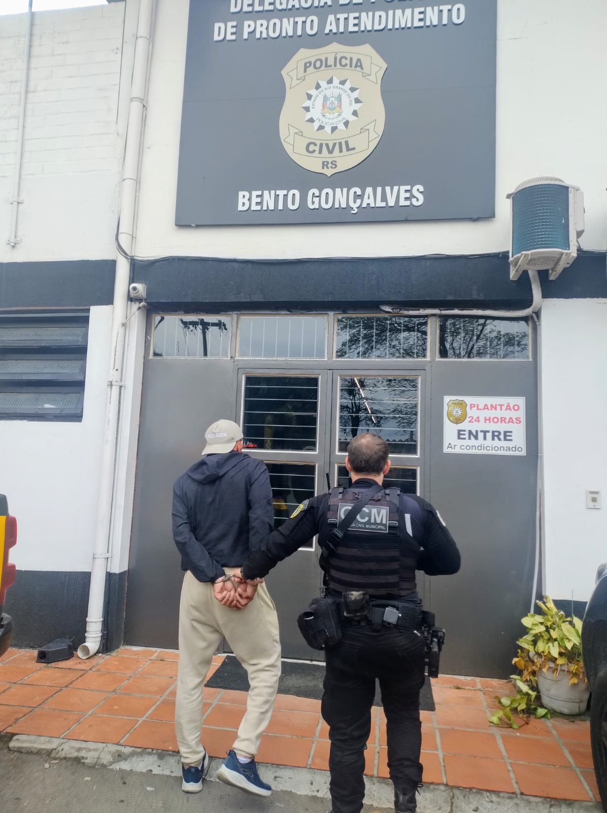 GCM prende homem suspeito de tentativa de furto de celular em Bento Gonçalves