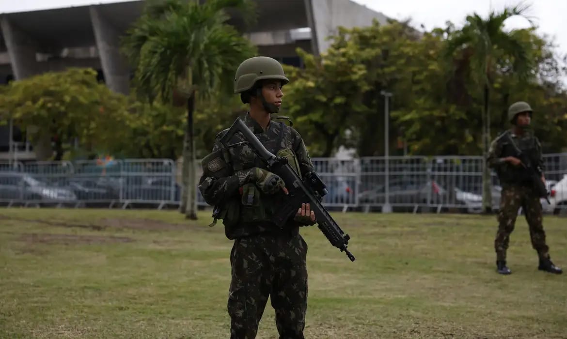 Tropas militares vão reforçar locais de votação no Rio de Janeiro