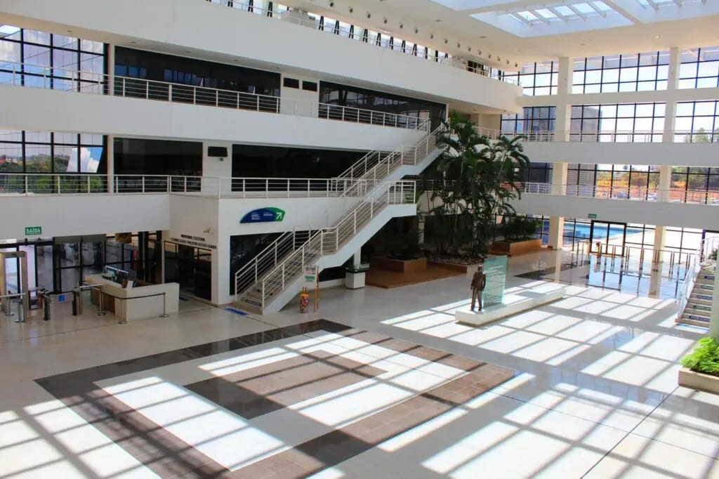 TCE-GO abre concurso com 16 vagas para nível médio e salário inicial de R$ 11.862,19