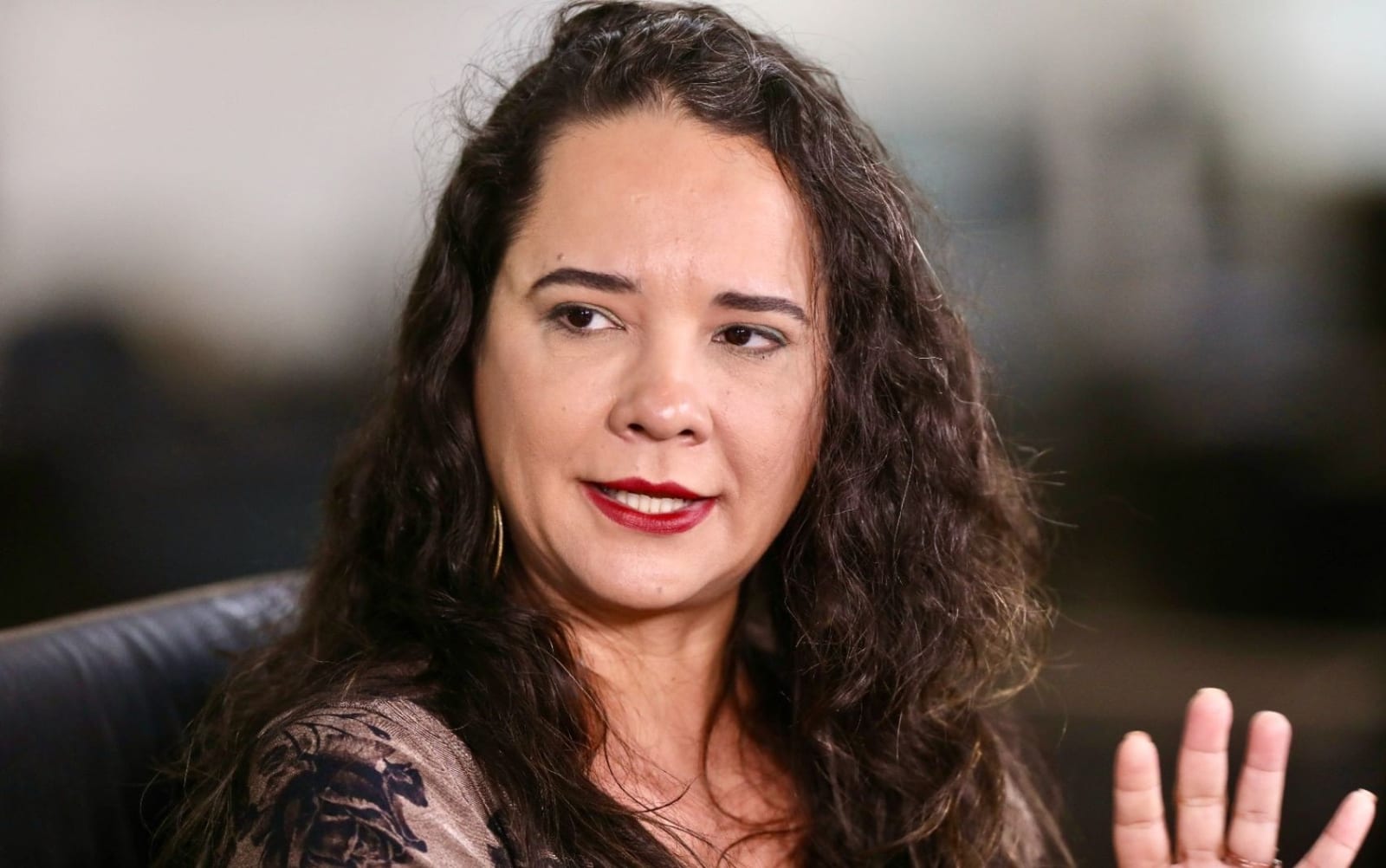 Cintia Dias (PSOL) disputa o Senado por Goiás com o número 500