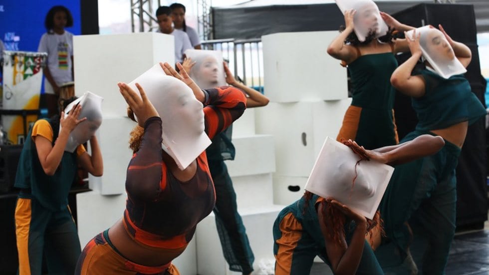 Espetáculo gratuito “Brasilidades em Movimento” celebra a diversidade cultural neste final de semana em Santos