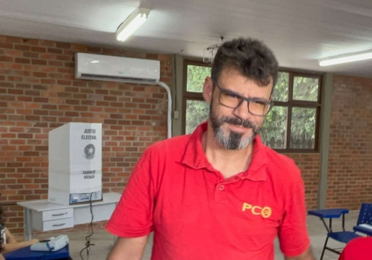 Camilo Duarte (PCO) votou em João Pessoa neste domingo (4)