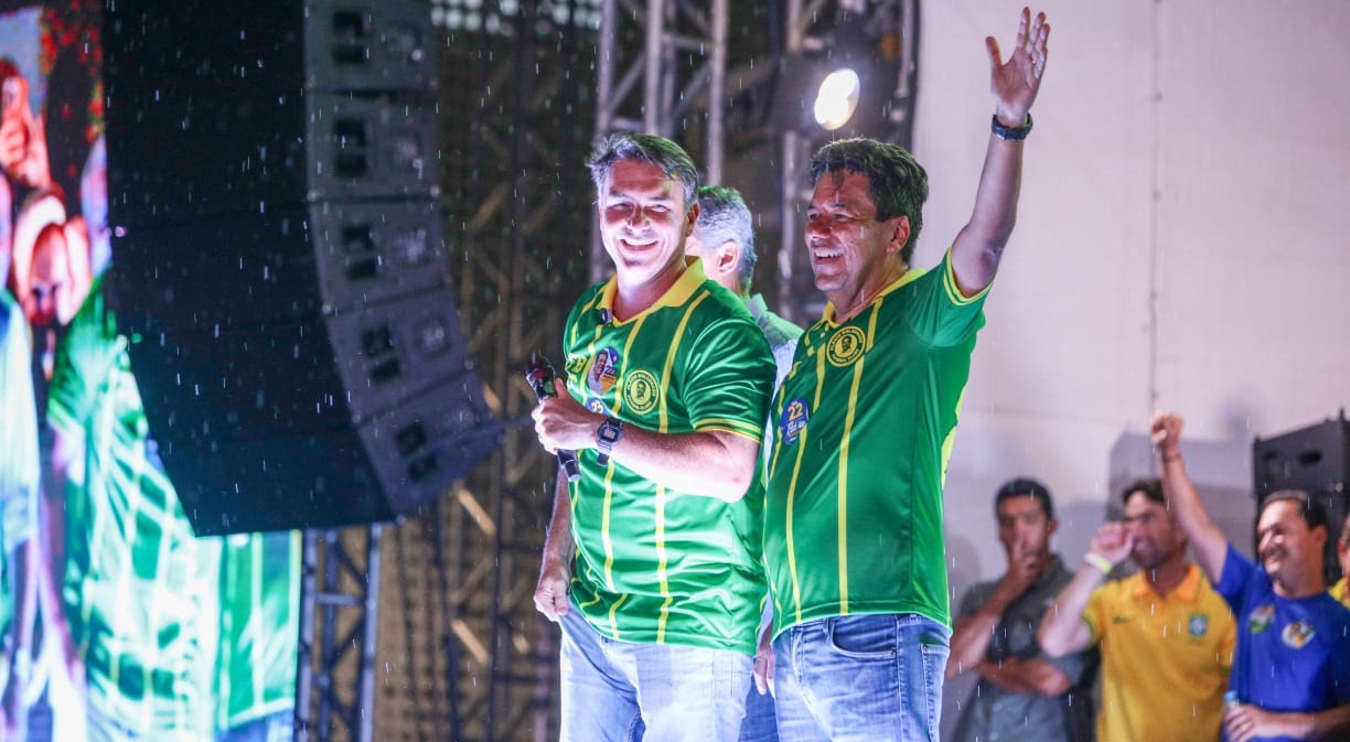 Mendonça Filho diz que Flávio Bolsonaro virá a Pernambuco e tenta trazer Nikolas Ferreira