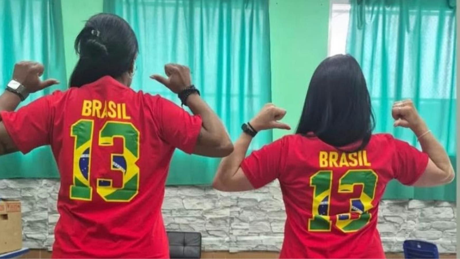 Justiça Eleitoral apura mesárias com camisas partidárias em Rio Grande