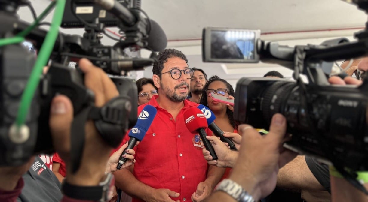 Ivan Moraes votou no Recife e previu surpresa no 1º turno