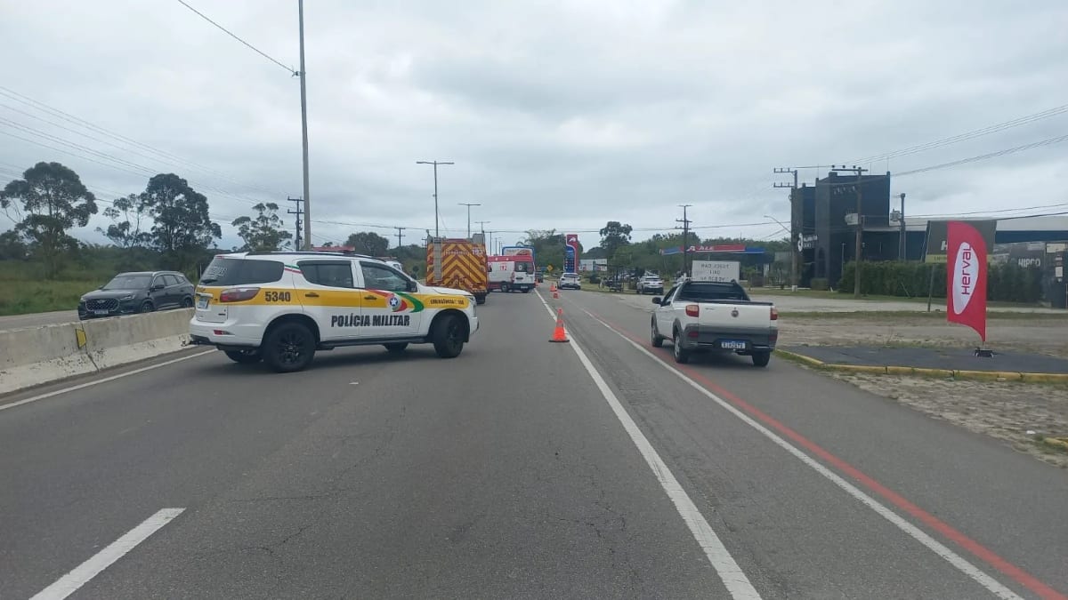 Morador de Canoas morre após acidente entre motocicleta e ônibus em rodovia de Santa Catarina